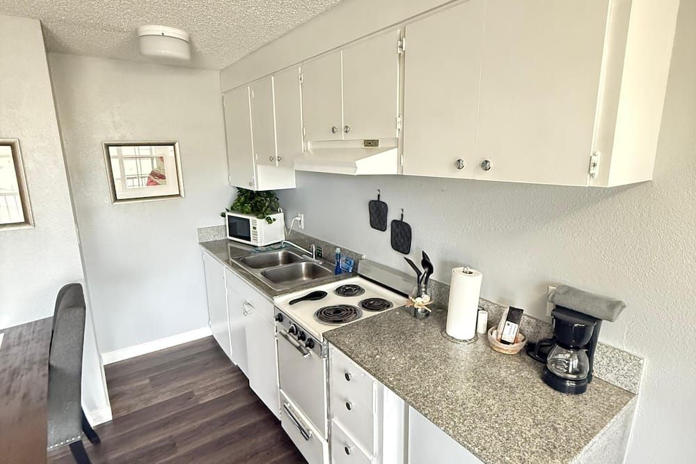 Naval Suites by FairBridge - Bremerton - Kjøkken