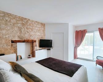 L'Envolée Sauvage, a preserved natural setting, heated salt pool, air condition - Noailles - Habitación