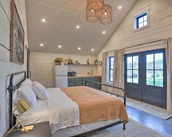 Rustic Rapid City Farmhouse with Mountain Views - Rapid City - Bedroom