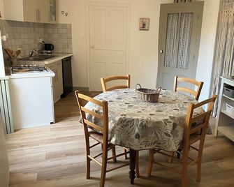 Village house, Gîte classé in the heart of the most beautiful sites in the Ardèche - Grospierres - Eetruimte