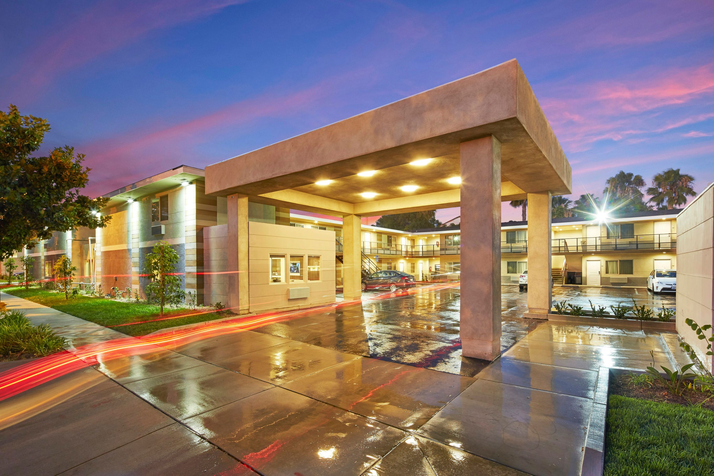 Eden Roc Inn & Suites thumbnail 3