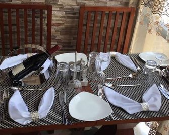 Zimbo Golden Hotel - Dar Es Salaam - Patio