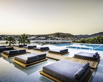 Cape Bodrum Luxury Hotel & Beach - Gündoğan - Piscina