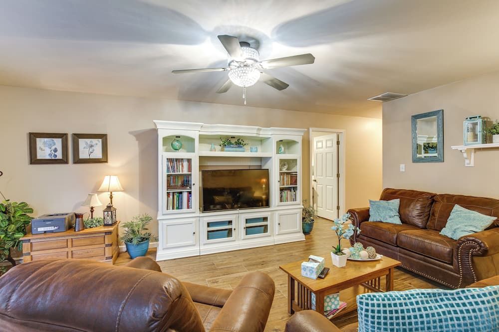 Route 66 Gem! Charming Litchfield Home w/ Yard - Litchfield - Huiskamer