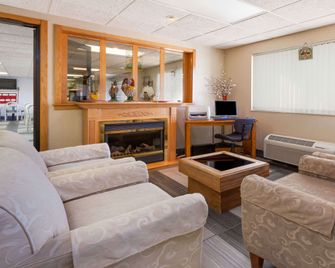 Baymont by Wyndham Midland - Midland - Sala de estar
