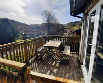 Skye - a chalet that sleeps 3 guests in 2 bedrooms - Oban - Balcony