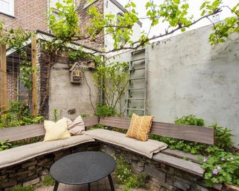 Lovely And Charming Guesthouse Near City - Dordrecht - Patio