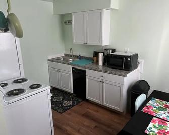 Boat House Ground Floor #2 - 1 Br Waterfront, Wifi 1 Bedroom Apts by RedAwning - Norfolk - Kjøkken