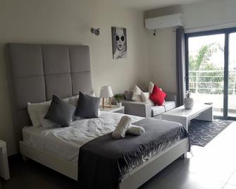 Convenient Studio Apt Near Airport, Beaches & Food - Lowlands - Bedroom