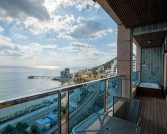 Songjeong Olla Hotel - Busán - Balcón