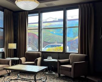 Holiday Inn Express & Suites Portland-Nw Downtown By IHG - Portland - Lounge