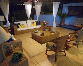 Pousada Canto do Hibisco - Angra Dos Reis/安哥拉港 - 客廳