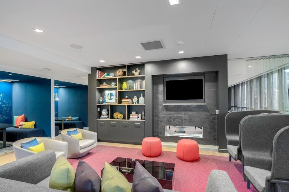 Comfy Kendall Square Studio w/ Gym, walk to MIT by Blueground - קיימברידג' - טרקלין