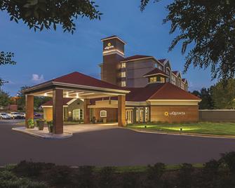 La Quinta Inn & Suites by Wyndham Atlanta Alpharetta - Alpharetta - Building