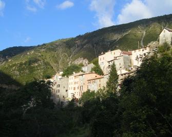 village Mountain, village Mountain - Roubion - Edificio