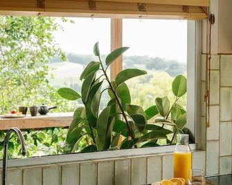 The Honey Barn, Wabi-Sabi Cottage Byron - Clunes