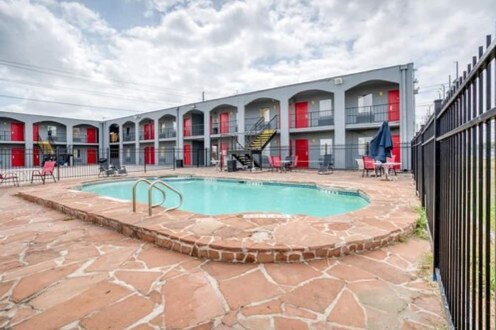 OYO Hotel San Antonio Lackland Air Force Base West - San Antonio - Piscina