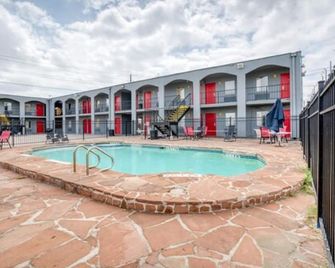 OYO Hotel San Antonio Lackland Air Force Base West - San Antonio - Piscine