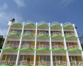 Hotel Vishaka Palace - Kausani - Building