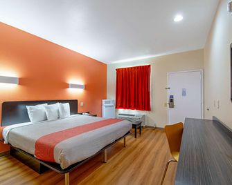 Motel 6 Rhome Tx - Rhome - Bedroom