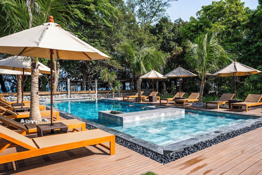 إن تاتش ريزورت - كو تاو - حوض السباحة