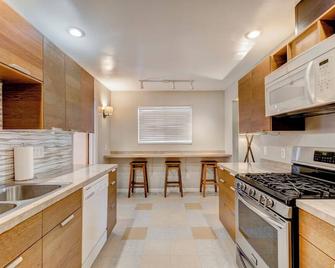 Cozy 2bd 1ba near Nob Hill Garage & AC - Alburquerque - Cocina