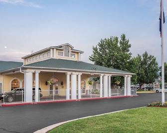 The Suites at Fall Creek - Branson - Building