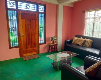 itynnad Homestay - Shillong - Living room