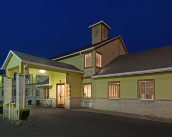 Days Inn by Wyndham Cameron - Cameron - Gebouw