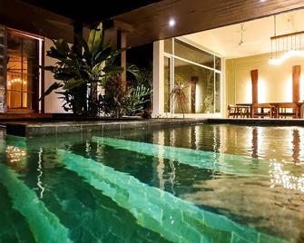 Villa Naya - Kampot - Pool