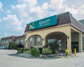 Quality Hotel & Suites - Woodstock - Edificio