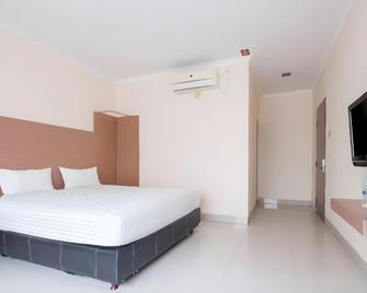 New Legend Hotel - Makassar - Bedroom