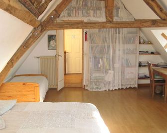 Large, bright original room rated 3 épis Gîte de France - Le Pêchereau - Habitación