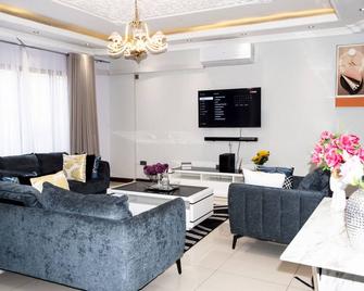 London Flat- Lapaz Apartments - Lusaka - Living room