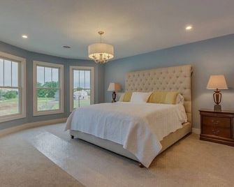 Notre Dame Ave. Dream Home Built in 2018 -1.5 Miles from Campus - South Bend - Bedroom