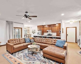 Home w/ Lake Access-3BR-2BA-1 level, Month stay Ok - Elk River - Living room