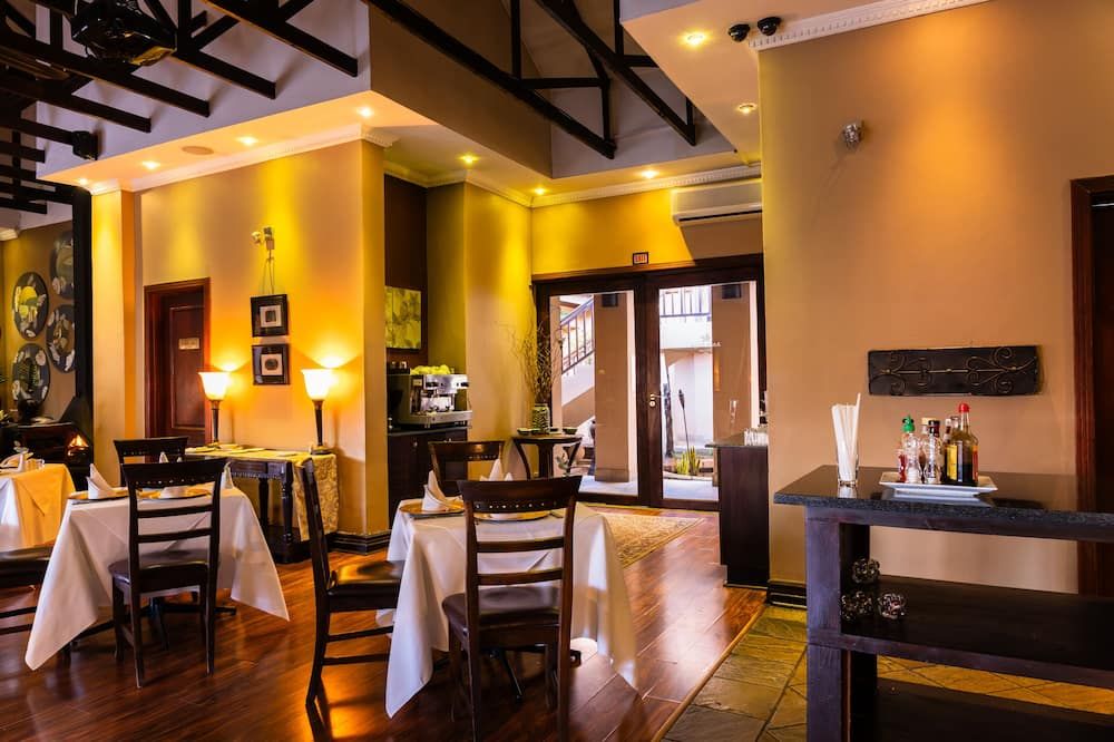 Premier Hotel Anta Boga - בלואמפונטיין - מסעדה