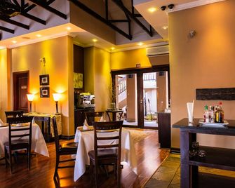 Premier Hotel Anta Boga - בלואמפונטיין - מסעדה