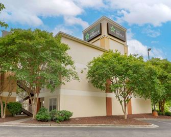 Extended Stay America Select Suites - Fayetteville - Owen Dr. - פאייטוויל - בניין