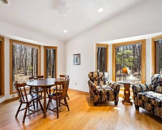Cozy Cottage in the Woods - Baileys Harbor - Dining room