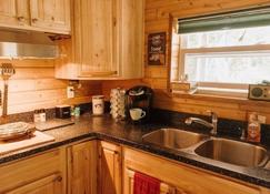 Luxurious Cabin Retreat Near Oglebay Park - Triadelphia - Küche
