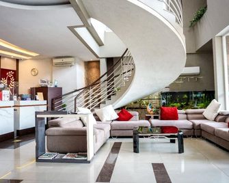 Andelir Hotel Simpang Lima Semarang - סמראנג - לובי