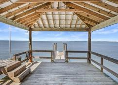 Gorgeous Coastal Getaway - Walk to Shops, Beach & Parris Island - Port Royal - Vista del exterior