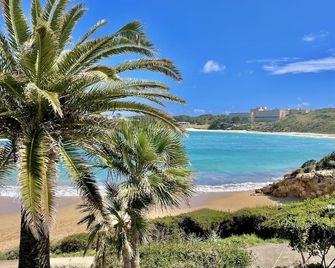 Xaloc , apartamento con piscina y junto la playa - Arenal d'en Castell - Strand