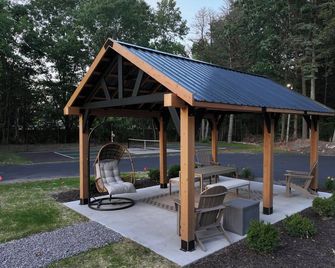 The Warren Hotel - Bridgman - Patio