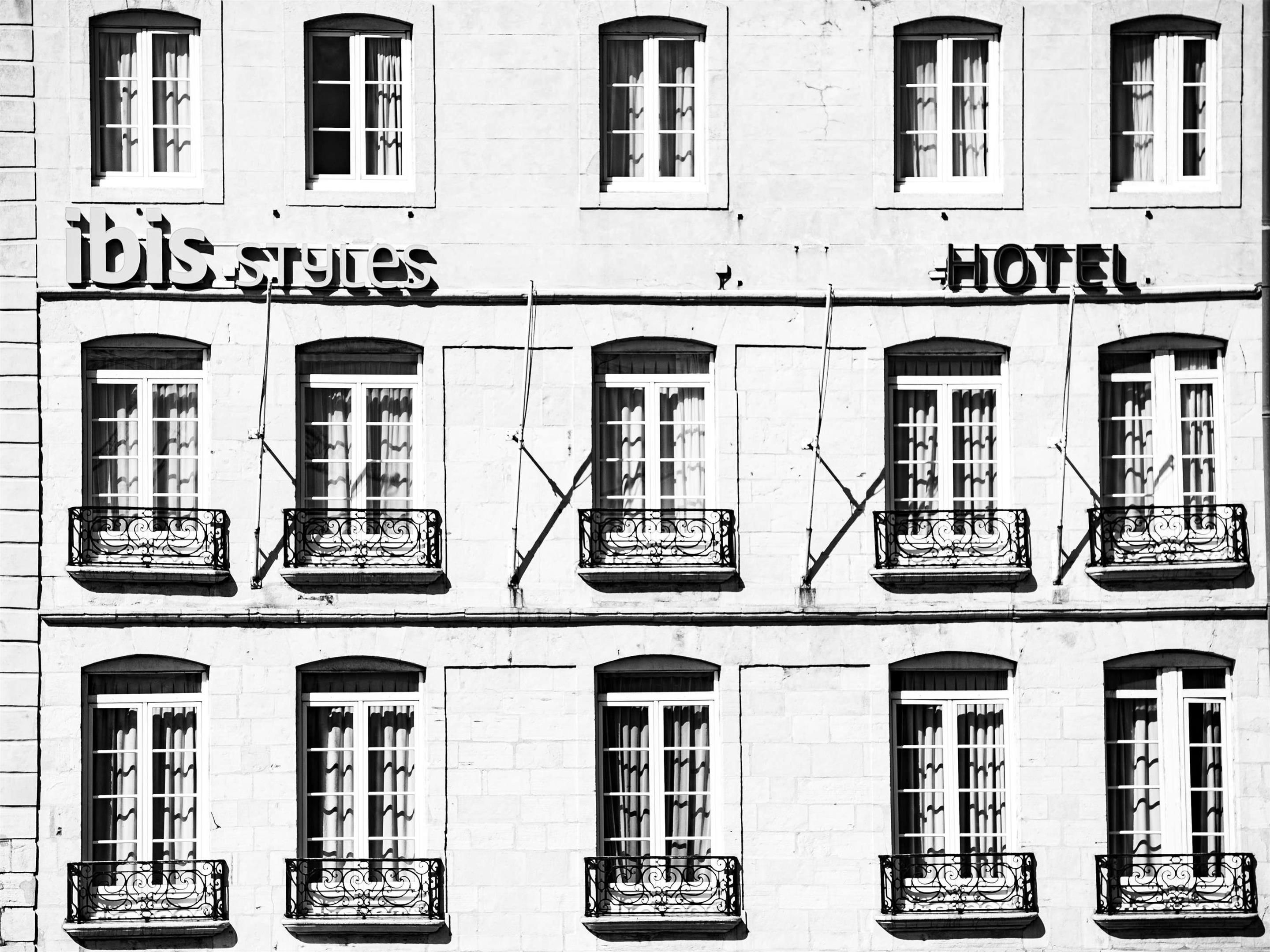 ibis Styles Bayonne Centre Gare - ביון - בניין