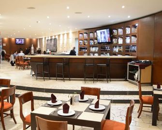 We Hotel Aeropuerto - Mexico by - Bar