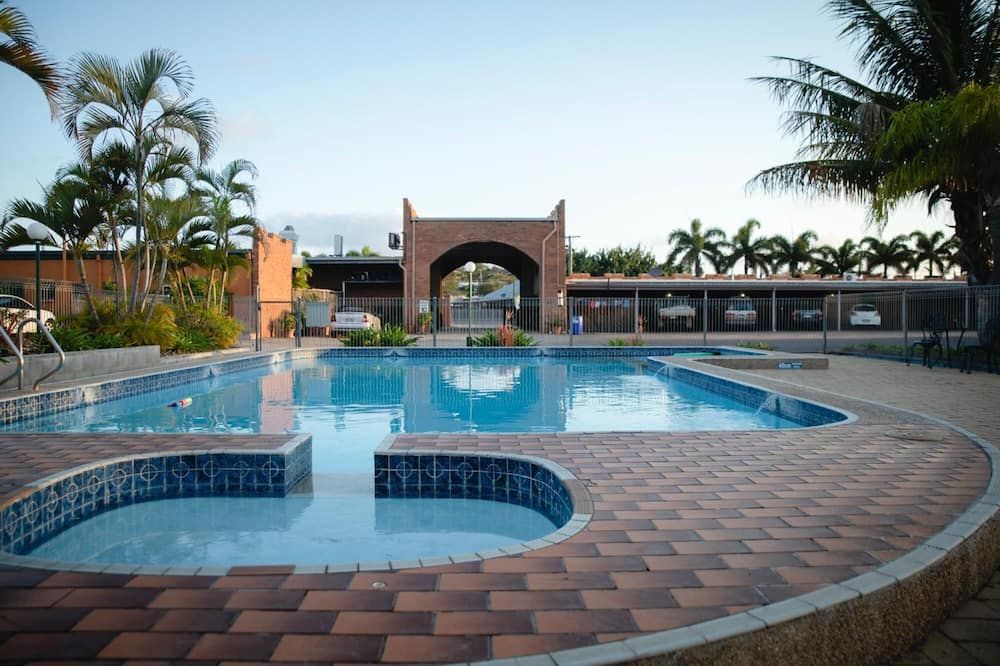 Castle Motor Lodge - Bowen - Bazén