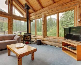 Scenic Montana Cabin Rental about 1 Mi to Yellowstone! - Cooke City - Salon