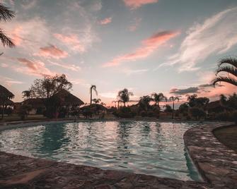 Hotel y Villas Los Pirules By Rotamundos - Villagran - Pool